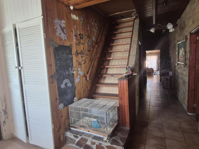 6 Bedroom Property for Sale in Gansbaai Central Western Cape